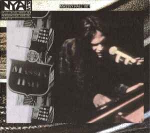 Neil Young – Live At Massey Hall 1971 (2007) CD
